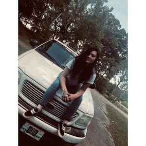 Meet your Posher, Caitlin